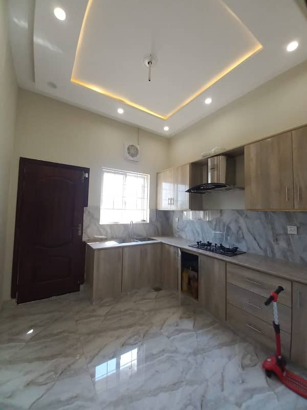 8 MARLA LIKE NEW HOUSE FOR SALE LOCATED BAHRIA ORCHARD LAHORE 17