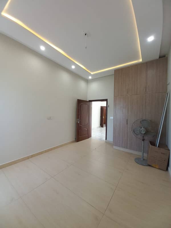 8 MARLA LIKE NEW HOUSE FOR SALE LOCATED BAHRIA ORCHARD LAHORE 18
