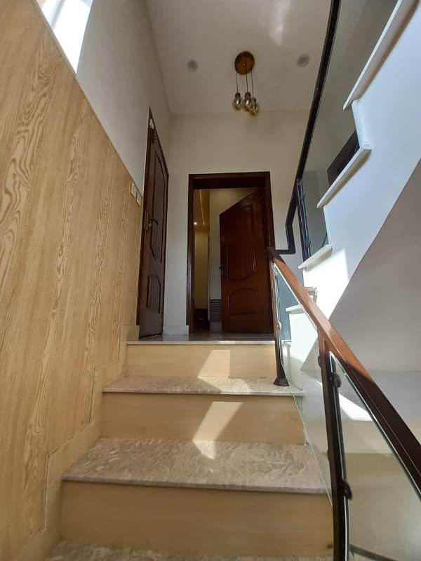 8 MARLA LIKE NEW HOUSE FOR SALE LOCATED BAHRIA ORCHARD LAHORE 19