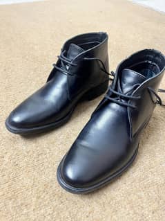 Ambassador Chelsea Boots -- Size 9