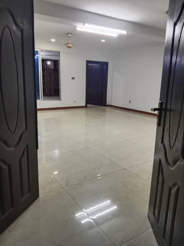 Beautiful Basement For Rent In Media Town 11