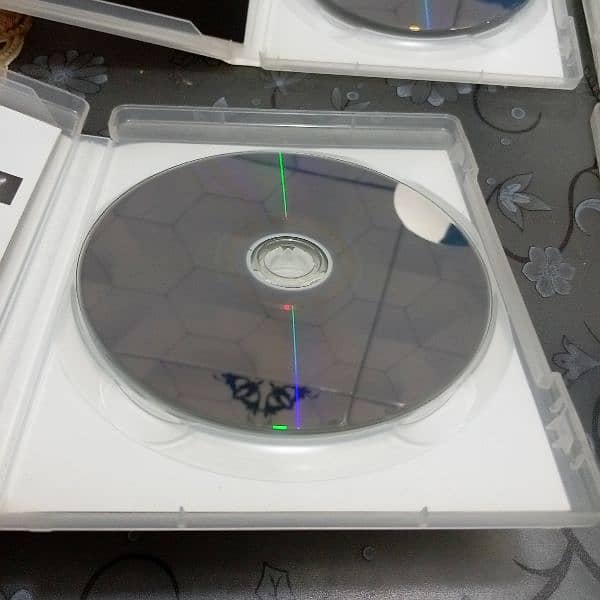 Call of Duty 04 cd's & FIFA 12 2