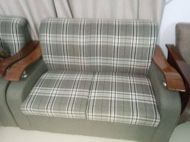 7 seater sofa set for sale in good condition 1