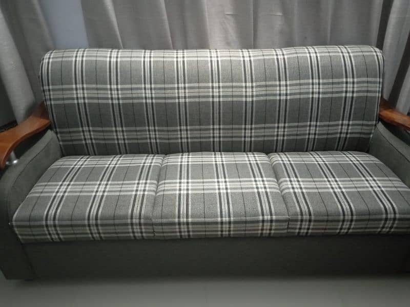 7 seater sofa set for sale in good condition 3