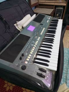 Yamaha PSR S670 professional keyboard. I am selling on urgent basis