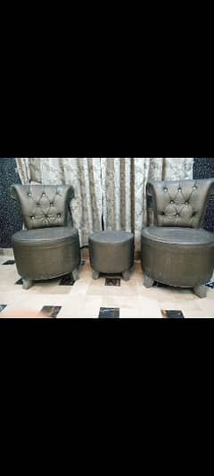 bedroom chairs with round table