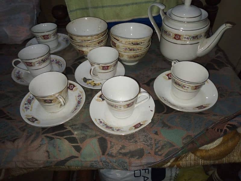 tea set and dessert bowls 0