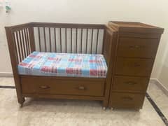 Baby court with side draw table