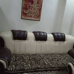 5 seater sofa used but look like new 0