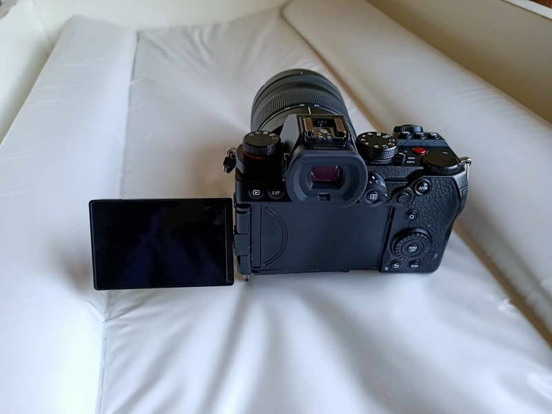 PANASONIC S5  LUMIX ( ONLY BODY WITH Accessories) 1