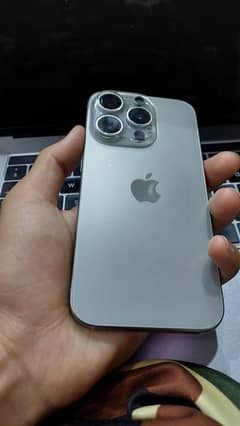 iPhone 15 pro natural titanium