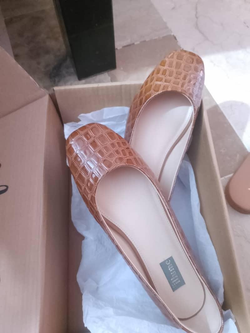 i am selling ladies shoes 1