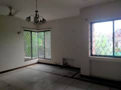 Ready To Buy A Prime Location Upper Portion In Gulberg 0