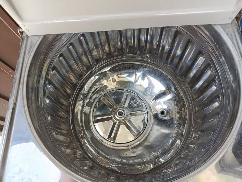 Washing machine Condition 10/10 Almost New. . 1