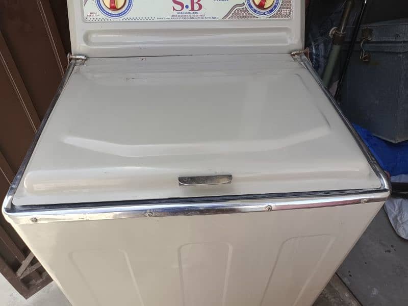 Washing machine Condition 10/10 Almost New. . 2