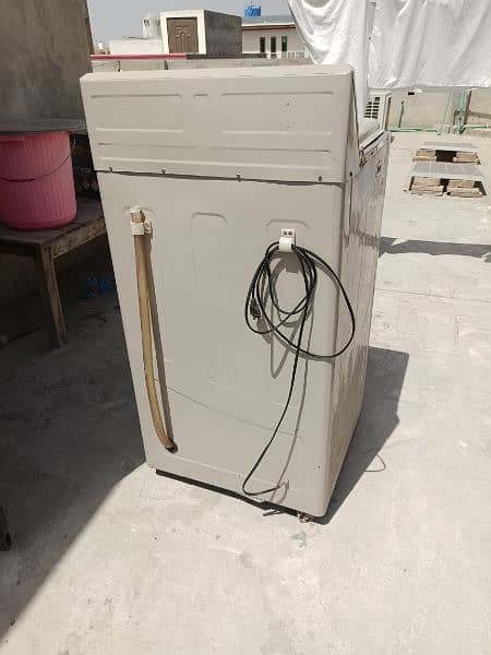 Washing machine Condition 10/10 Almost New. . 5