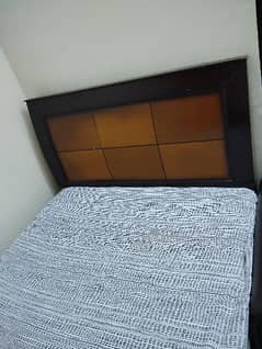 bed, side table, almaari and trolley 0
