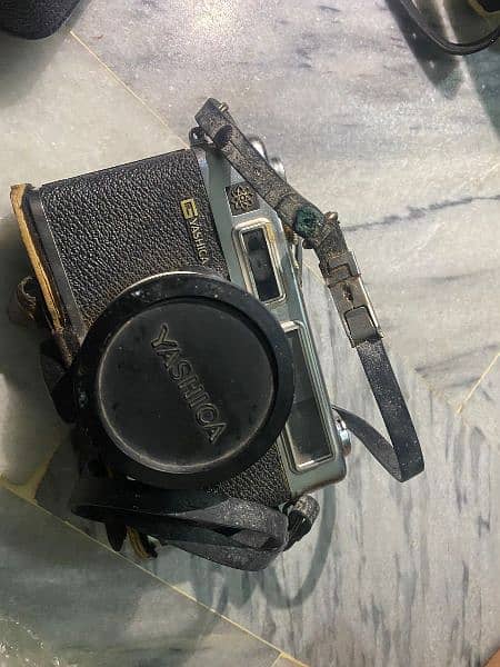 yashica mat 124g old antique camera 35000 only 6