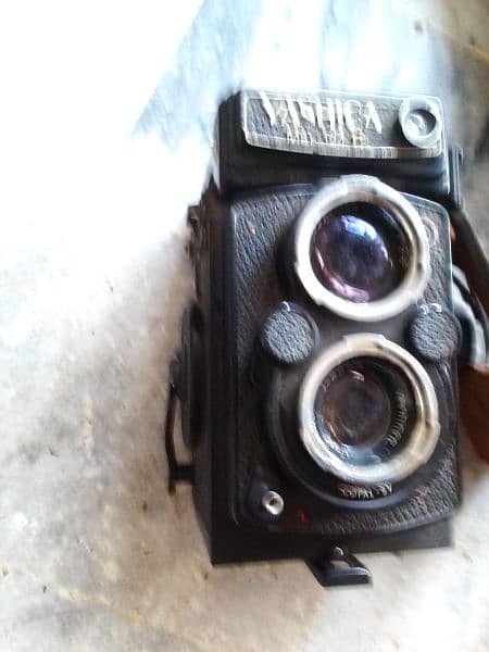 yashica mat 124g old antique camera 35000 only 9