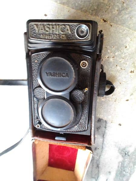 yashica mat 124g old antique camera 35000 only 14