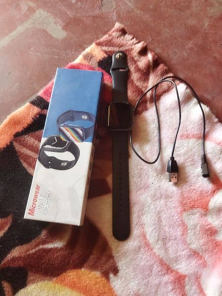 smart watch with box and charger 4