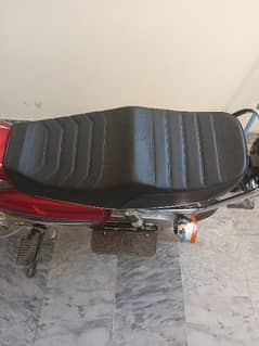 Honda 125 seat 0