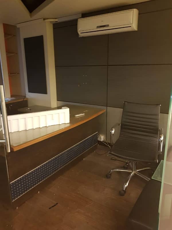 NEAR 26 STREET VIP SMALL FURNISHED OFFICE FOR RENT WITH LIFT BACK UP GENERATOR WITH GLASS CHAMBER AC ALL FURNITURE INCLUDING RENT ALMOST FINAL NOTE 1 MONTH COMMISSION RENT SERVICE CHARGES MUST 10