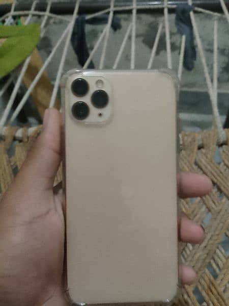 I phone 11 pro max 64 GB betry health 84 gold colour 10 OUT of 10 co 2