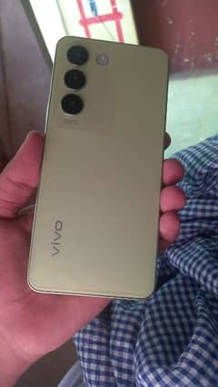 Vivo Y100 Lush condition just Box opened 0