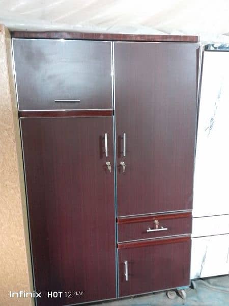 Almari wardrobe cupboard 3 doors 4