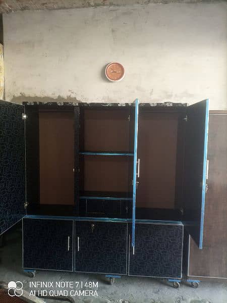 Almari wardrobe cupboard 3 doors 6