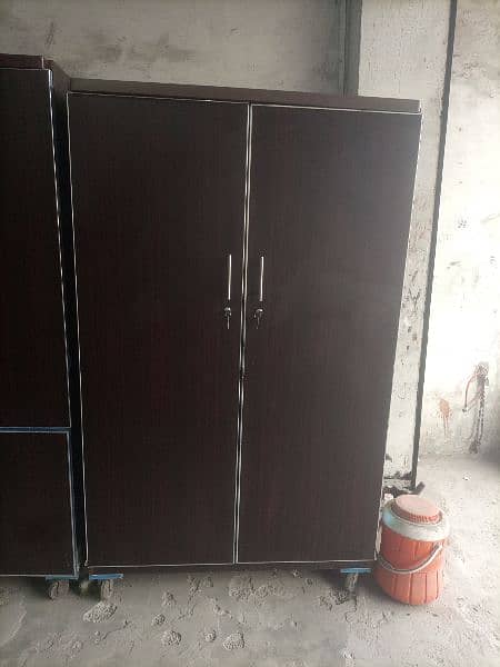 Almari wardrobe cupboard 3 doors 9