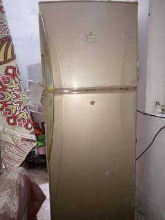 dawlance fridge medium size genuine condition for sale
