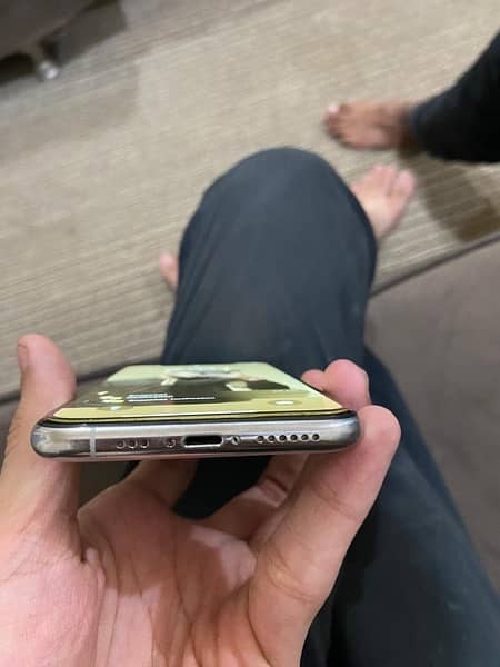iphone 11 pro pta approved 256 gb 4