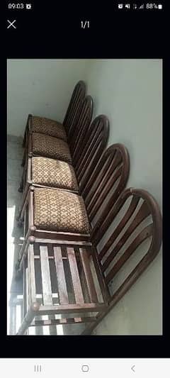 selling my dinning chairs in good condition