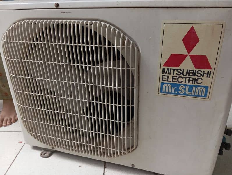 Split Ac 1 ton mitsubishi ,Excercise machine and bed for sale 4