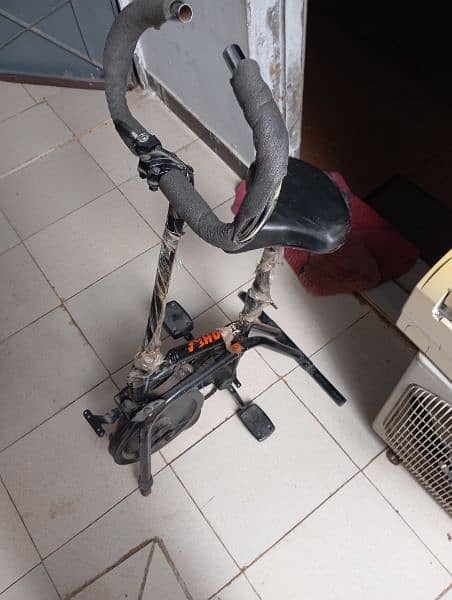 Split Ac 1 ton mitsubishi ,Excercise machine and bed for sale 7