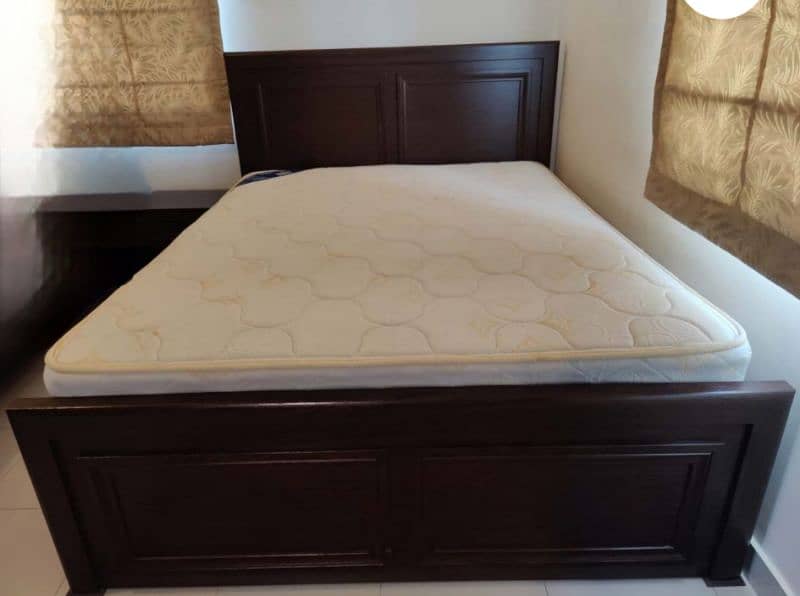 Queen Size Wooden Bed, 1 Side Table & Mattress 3