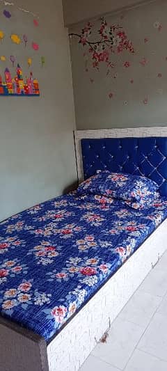 selling a good condition stylish double bed with metres