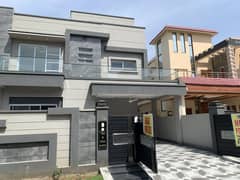10 MARLA BRAND NEW HOUSE BLOCK 1D IS UP FOR SALE DIRECT OWNER 0