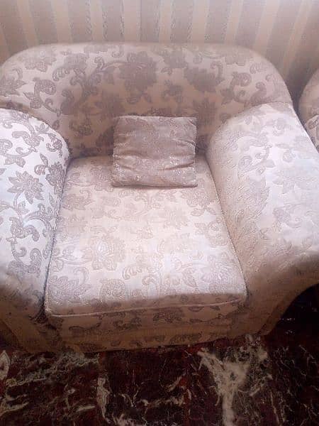 7 seater sofa with 7 large and 7small cusions 1