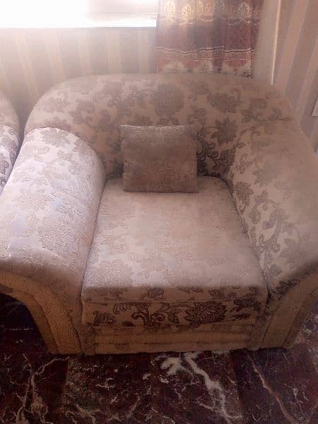7 seater sofa with 7 large and 7small cusions 2