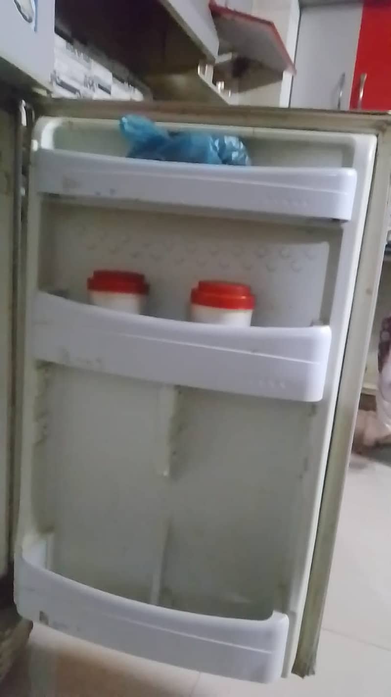 2 Fridge / Refrigerators for Sell 10