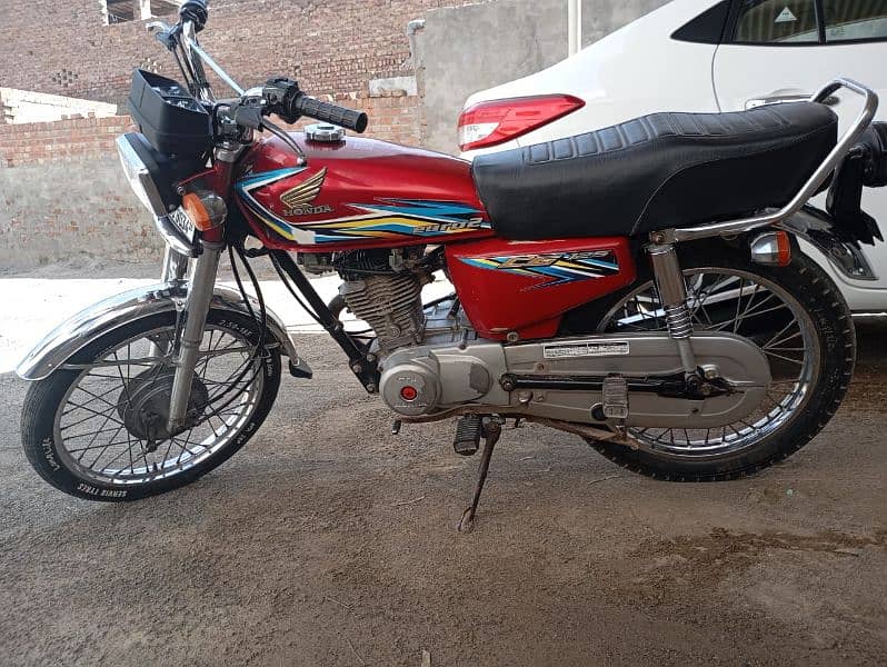 HONDA 125        ( for urgent sale sireas person contact me) 3