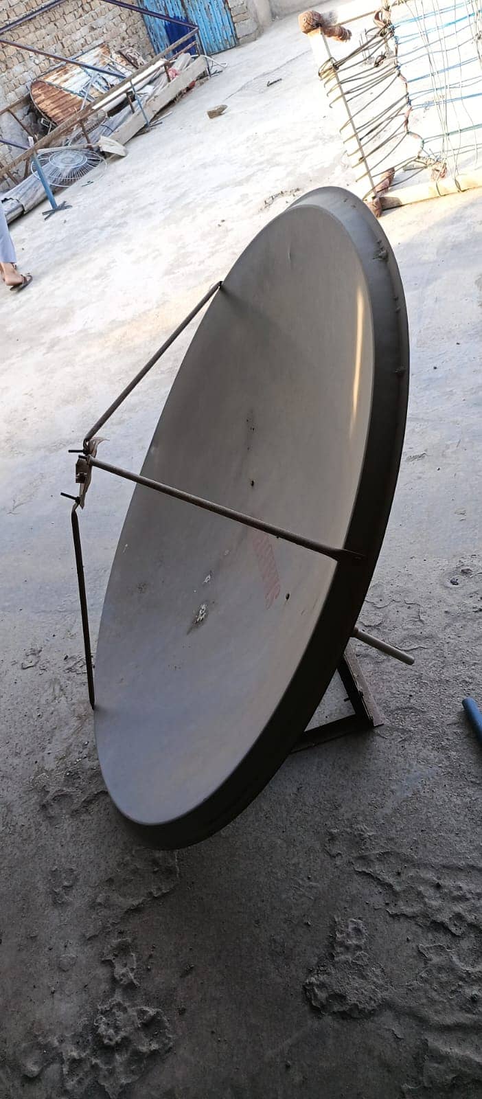 Shabbir A+ 4 feet solid single body Dish Antenna 2