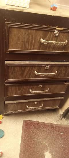 Cabinet with 4 sliding drawers with locks.
