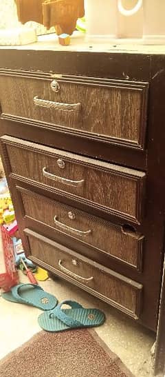 cabinets with 4 sliding drawers. with locks. 0