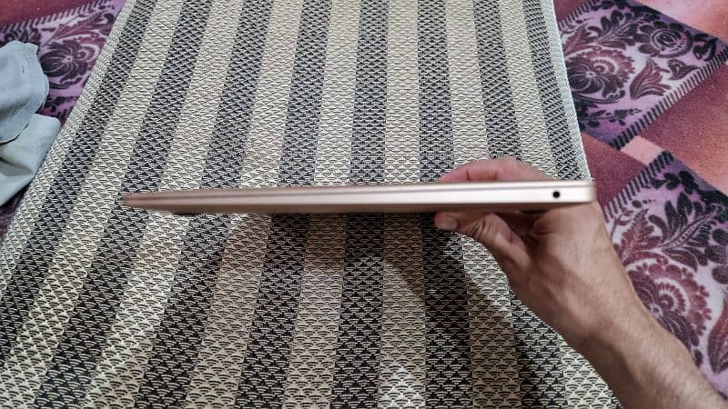Special Edition - Apple MacBook Air 2018 13-inch Retina display 7