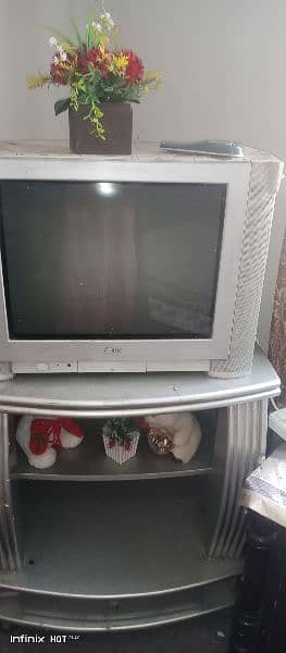 used LG tv in great condition 6