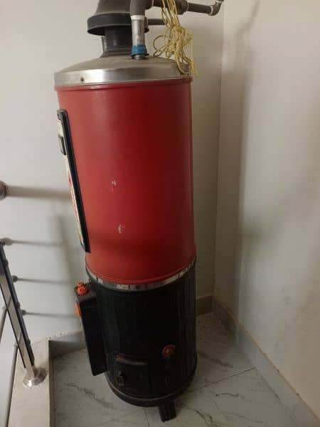 Gas geyser for sale fully functional 4